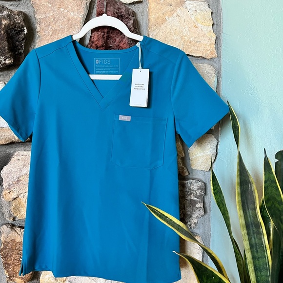 Figs Catarina One Pocket Scrub Top - Picture 1 of 4